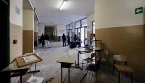 Vandali e sciacalli in azione, scuole sotto attacco